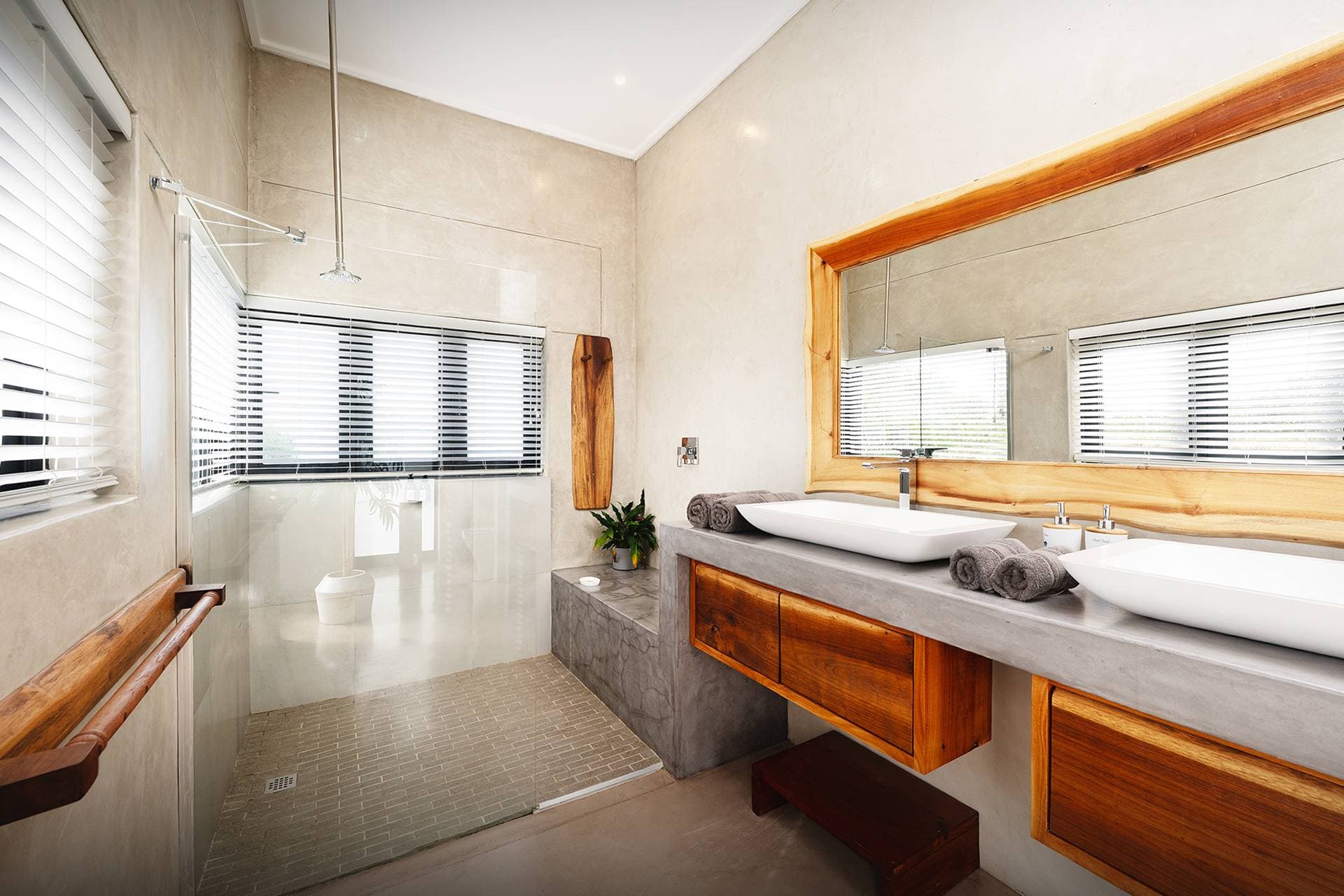 Sea-view en-suite bathroom at Seebederfie accommodation